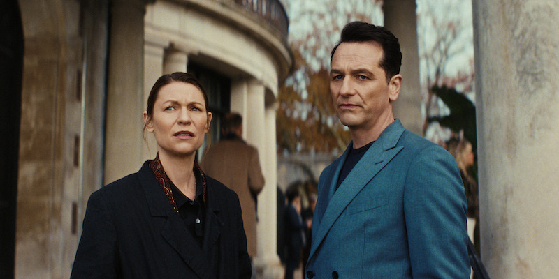 Claire Danes as Aggie Wiggs and Matthew Rhys as Nile Jarvis in 'The Beast in Me.'