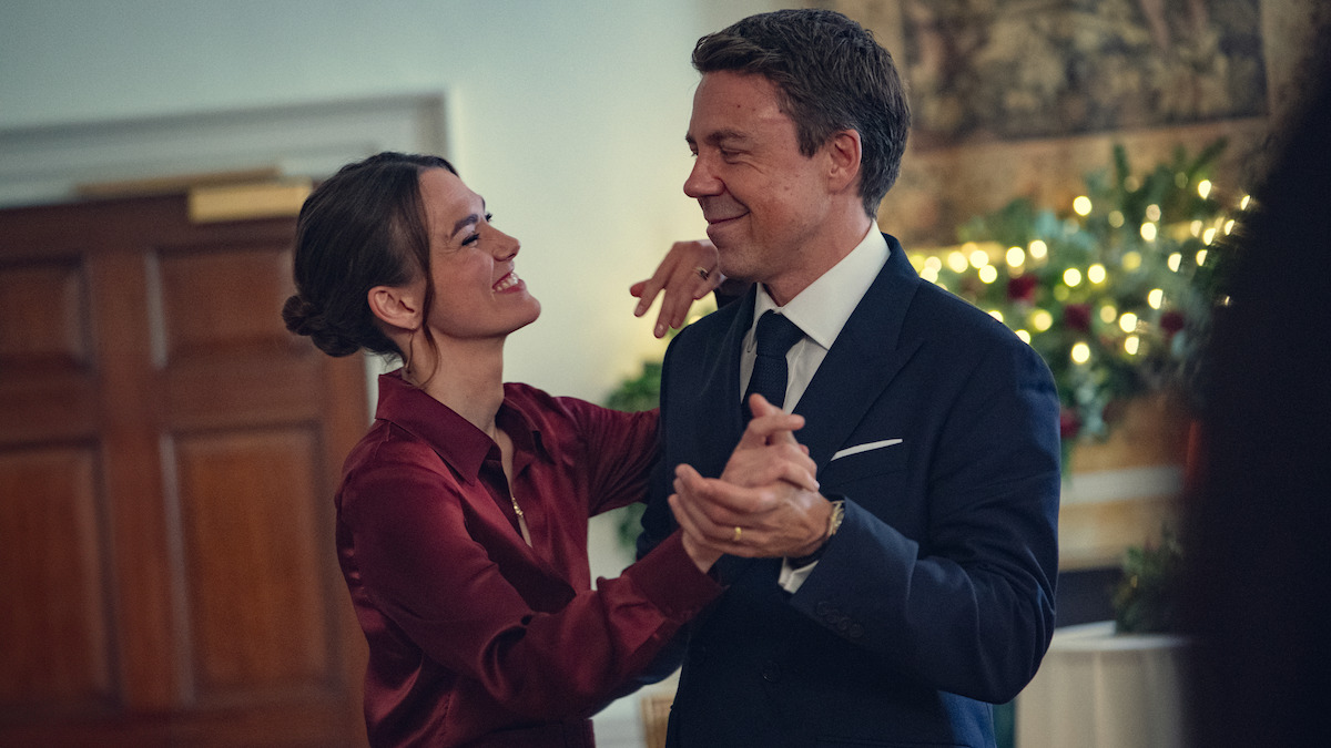 Keira Knightley as Helen Webb and Andrew Buchan as Wallace Webb in ‘Black Doves’ Season 1.