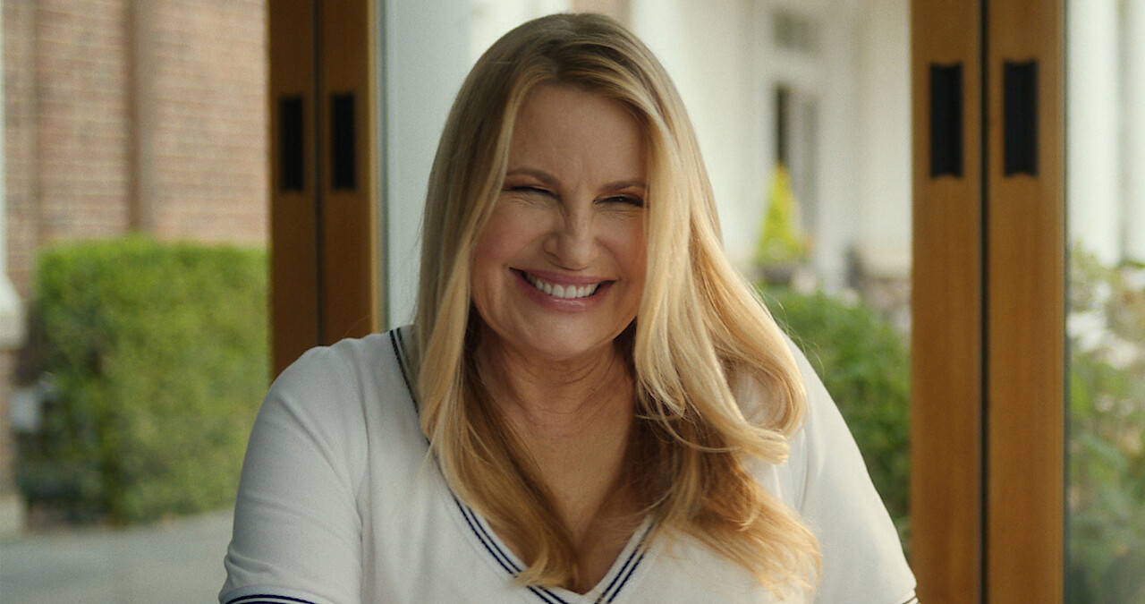 No, Jennifer Coolidge of ‘The Watcher’ Isn’t Actually Selling Houses Now